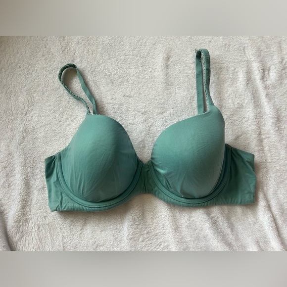 Victoria’s Secret Lined Demi​ - Picture 1 of 3